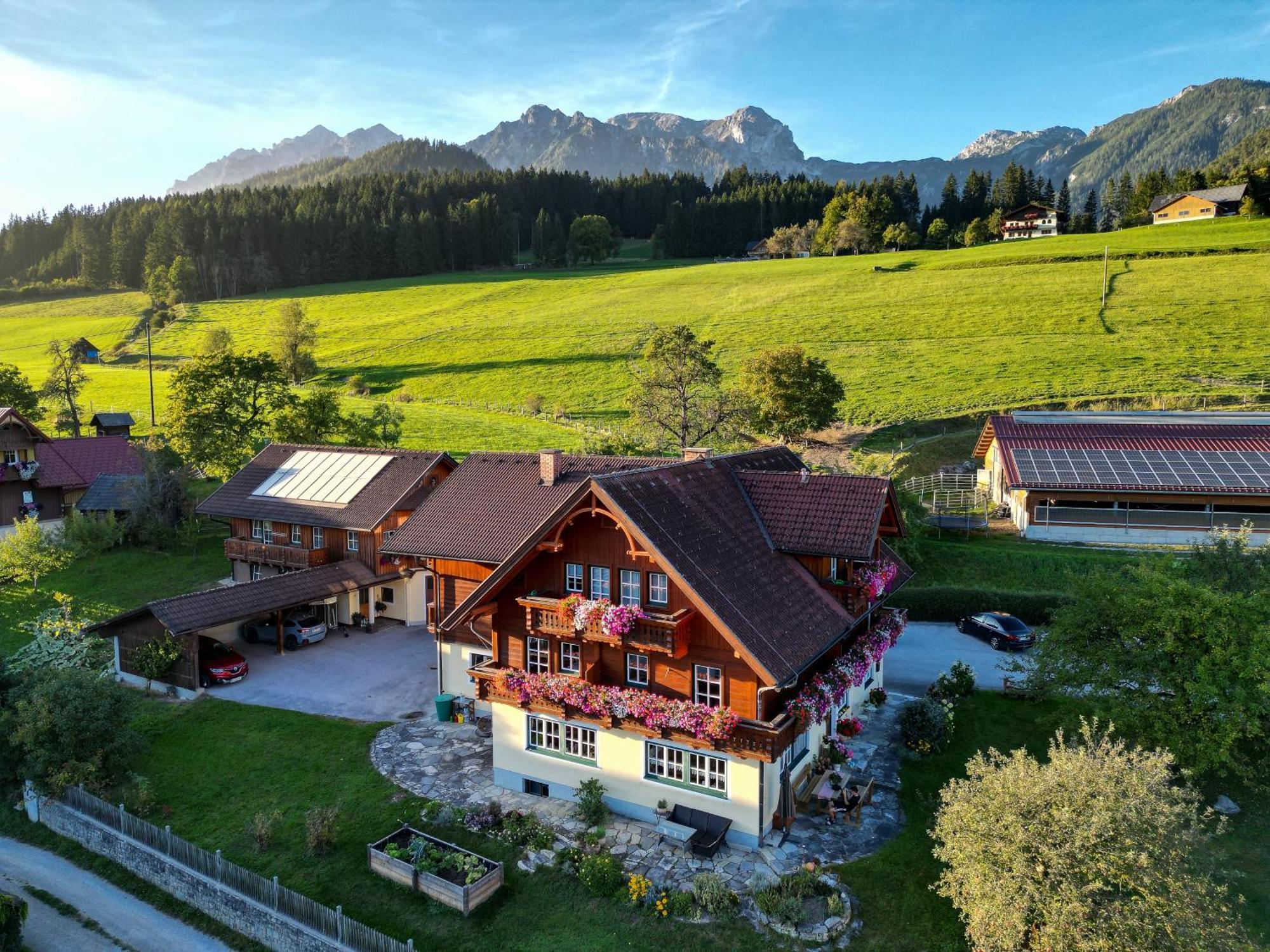 Linarhof Apartment Urlaub Am Bio Bauernhof Haus im Ennstal Esterno foto